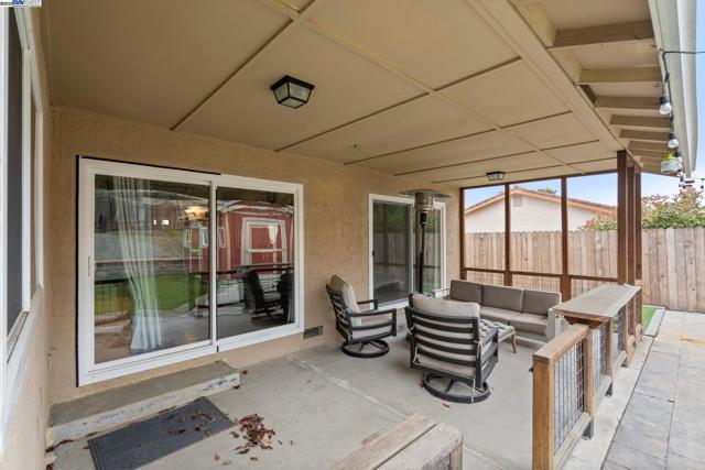 148 primrose ln, Vallejo CA: https://media.crmls.org/mediaz/90f4dfc1-0de0-4ced-ba6e-aaa0cf3cb424.jpg