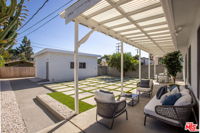 11344 Delano Street, North Hollywood CA: https://media.crmls.org/mediaz/90f5374b-49dc-4280-b9fa-d9800d976a48.jpg