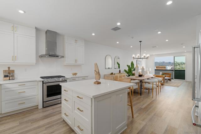 2731 Via Avella, San Diego CA: https://media.crmls.org/mediaz/90f5ffb7-b11f-4736-a0db-0e772e94808b.jpg