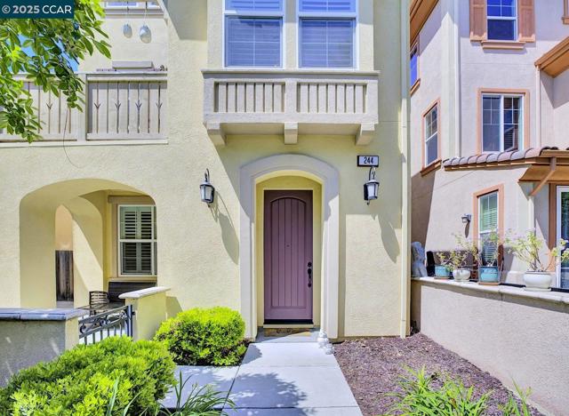 244 Selby Ln, Livermore CA: https://media.crmls.org/mediaz/90f64729-f757-46a2-8399-6f379aec45c9.jpg