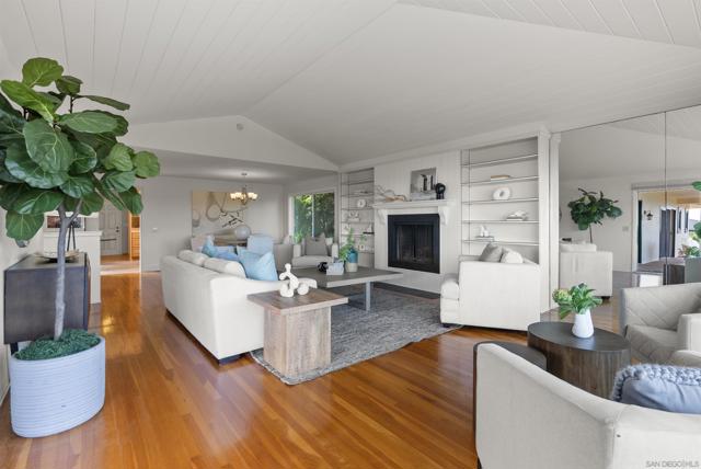 951 Skylark Dr, La Jolla CA: https://media.crmls.org/mediaz/90f73f5f-3dfb-477a-b54f-6d06cce5216c.jpg