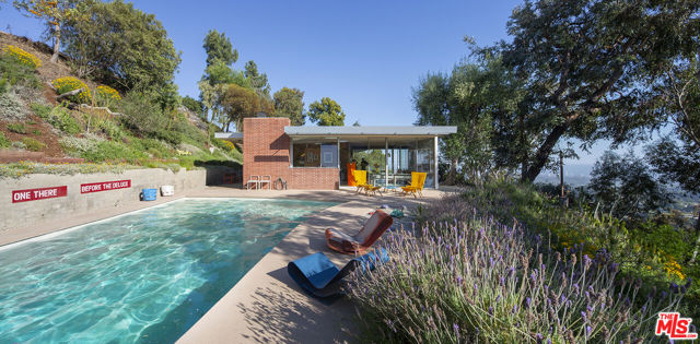 1531 N Tigertail Road, Los Angeles CA: https://media.crmls.org/mediaz/90f77d55-6957-4288-a09e-69b6fb828376.jpg