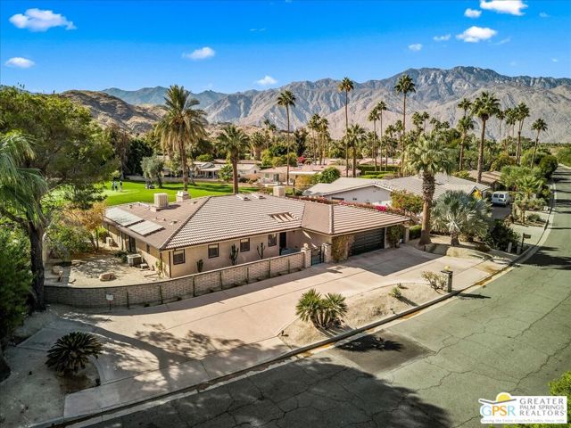 5365 E Cherry Hills Drive, Palm Springs CA: https://media.crmls.org/mediaz/90f7a766-9214-45f8-8fea-6ad2282d4cd9.jpg