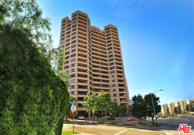 10430 Wilshire Boulevard, Los Angeles CA: https://media.crmls.org/mediaz/90f7bab4-d99e-4983-9f26-189001c0b006.jpg