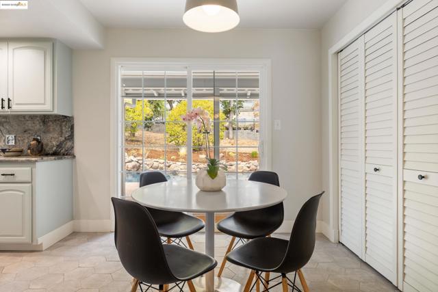 150 Santa Rita Dr, Walnut Creek CA: https://media.crmls.org/mediaz/90f7be41-bf35-4536-8921-4741e3457bb1.jpg