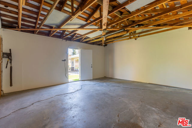 18515 Chatsworth Street photo 21