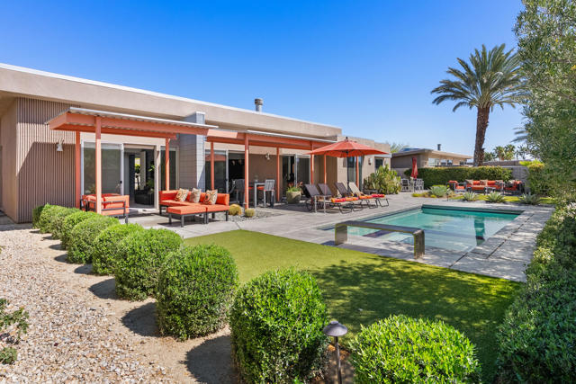 1069 Azure Court, Palm Springs CA: https://media.crmls.org/mediaz/90f9295f-53e1-4463-9094-f3db9fdb03b1.jpg