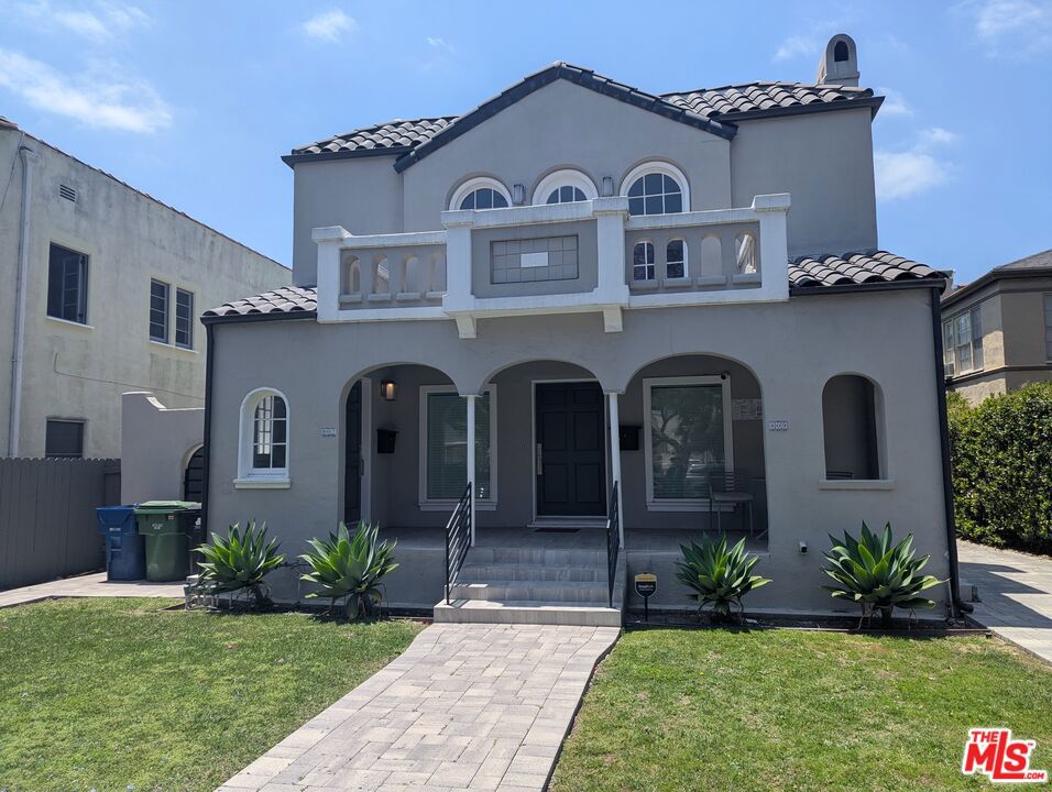 807 N Croft Avenue
