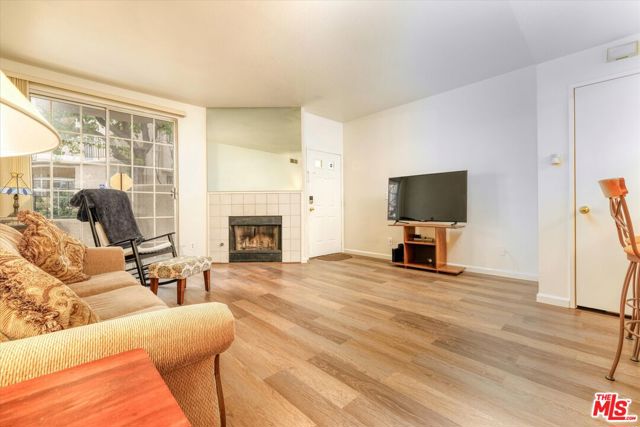 24125 Del Monte Drive, Valencia CA: https://media.crmls.org/mediaz/90f9c4ab-8ecb-4cef-8149-4ccdab301288.jpg