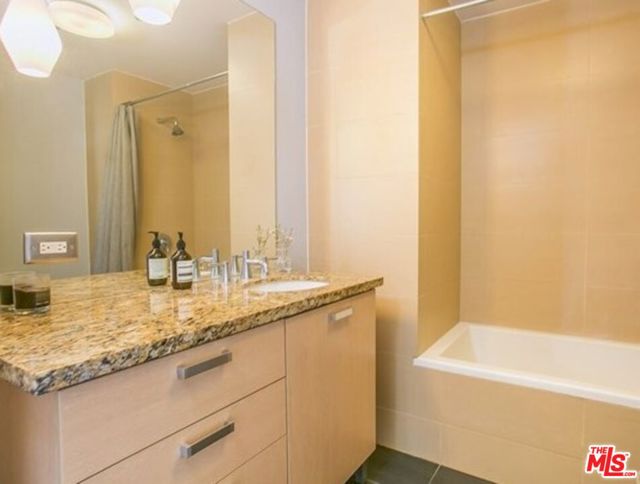 460 S Spring Street, Los Angeles CA: https://media.crmls.org/mediaz/90fa05b4-2ac5-4cb3-9aed-cda9dca61b6a.jpg
