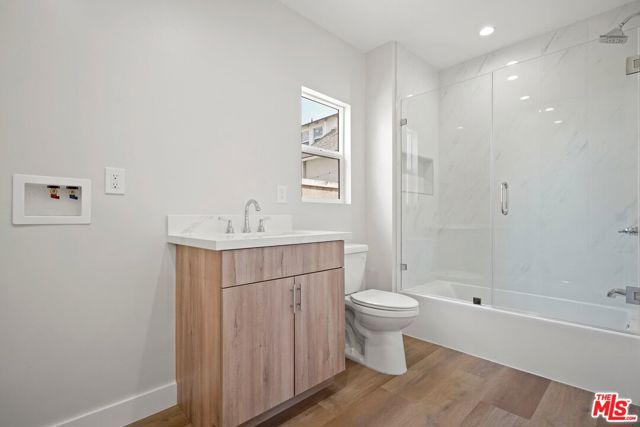 1563 E Elizabeth Street, Pasadena CA: https://media.crmls.org/mediaz/90fa797d-cb95-440f-b3f0-d2203e40cd10.jpg