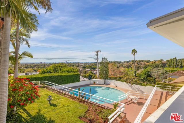 810 Franklin Street, Santa Monica CA: https://media.crmls.org/mediaz/90fbbe93-e84a-46b0-b8bc-cd64f0eddca5.jpg