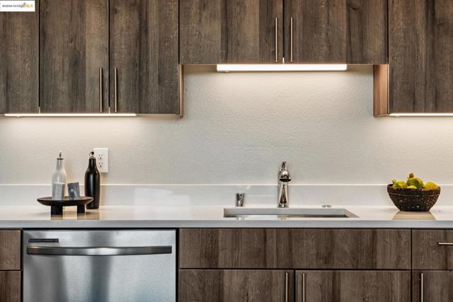 2400 Adeline ST, Oakland CA: https://media.crmls.org/mediaz/90fbfd57-ad5d-4e14-a943-78dc1256e79c.jpg