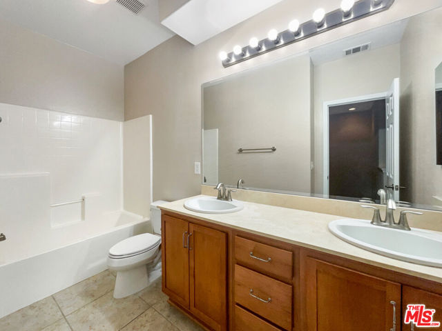28687 Pietro Drive, Valencia CA: https://media.crmls.org/mediaz/90fc157e-27c0-4913-afd0-7c83810921b3.jpg