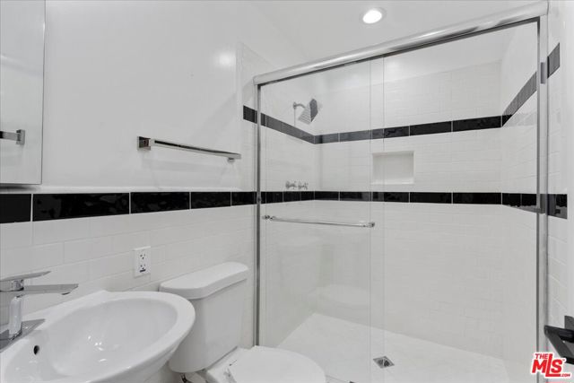 21171 Colina Drive, Topanga CA: https://media.crmls.org/mediaz/90fc4b59-0303-490e-b360-f74905a83024.jpg