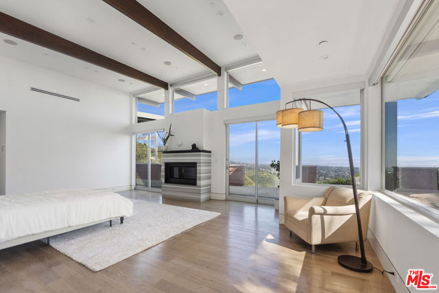 770 Paseo Miramar, Pacific Palisades CA: https://media.crmls.org/mediaz/90fc5a4e-0217-4d9d-b337-461d91449267.jpg