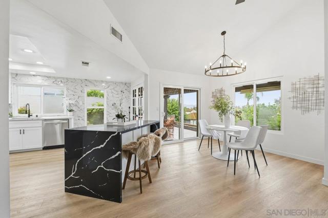 17676 Corte Sobrado, San Diego CA: https://media.crmls.org/mediaz/90fc76cd-6fbb-4986-8735-0df7317dcb15.jpg