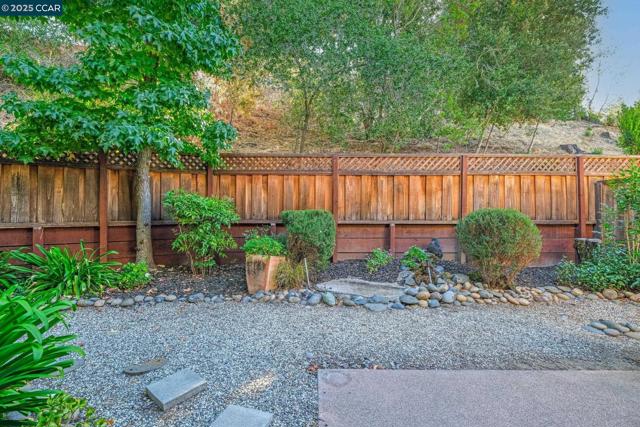 651 Moraga Rd, Moraga CA: https://media.crmls.org/mediaz/90fcdb97-4792-4b0b-bde9-efaf52db60b6.jpg
