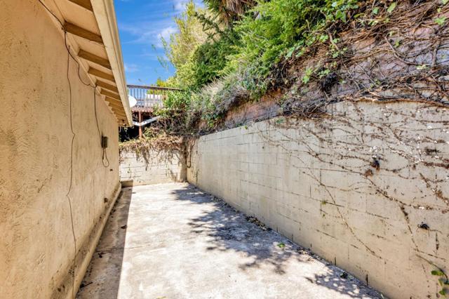 16668 Winding Boulevard, San Leandro CA: https://media.crmls.org/mediaz/90fd0241-e772-4a50-a493-dd2b226be276.jpg
