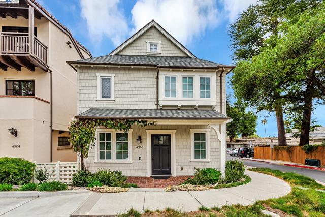 43150 Calle Familia, Fremont CA: https://media.crmls.org/mediaz/90fd191c-656a-405c-b5ad-0d3b50e9bb15.jpg