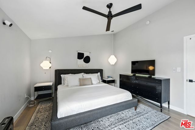 20835 Tiara Street, Woodland Hills CA: https://media.crmls.org/mediaz/90fd8e6b-be25-4369-8772-baf9ba3c4e06.jpg