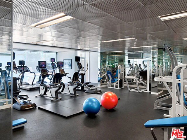 2800 Neilson Way, Santa Monica CA: https://media.crmls.org/mediaz/90fdbfe3-db92-4aab-990c-08c6e804ce67.jpg