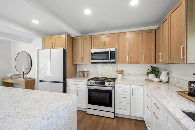 Detail Gallery Image 6 of 75 For 4404 Voltaire St, San Diego,  CA 92107 - 4 Beds | 3 Baths