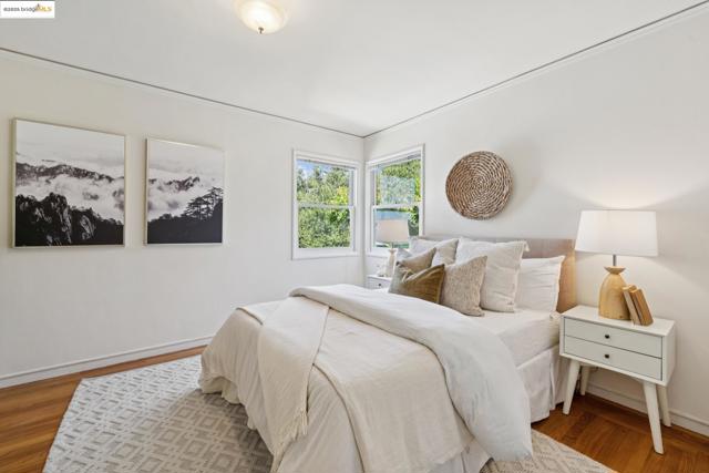 4221 Whittle Ave, Oakland CA: https://media.crmls.org/mediaz/90fe4c2f-ef3b-4c64-935c-c89c42bebf02.jpg