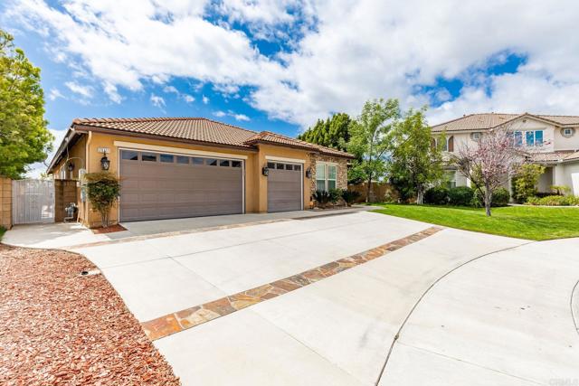 25111 Cedar Ridge Court, Wildomar CA: https://media.crmls.org/mediaz/90fe5bd1-2f88-424a-be7b-92e7feb940db.jpg