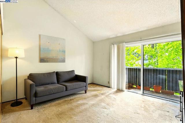 2437 Sebastopol Ln, Hayward CA: https://media.crmls.org/mediaz/90fe67b8-9122-4bf5-9c00-9aa6452a7d5e.jpg