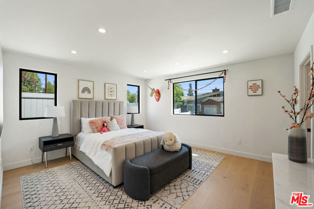 20215 Lorenzana Drive, Woodland Hills CA: https://media.crmls.org/mediaz/90fe7bb0-227a-4d0a-ab1b-54f29bf9a0b5.jpg