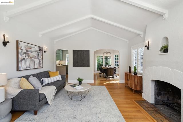 Image 6 of 37 For 1633 Trestle Glen Rd