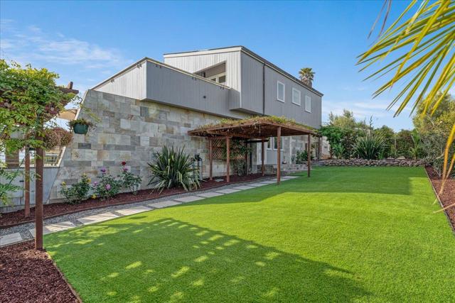 405 Heather Point Lane, Watsonville CA: https://media.crmls.org/mediaz/90febafa-aad2-4ace-8b81-86a8ee0060df.jpg