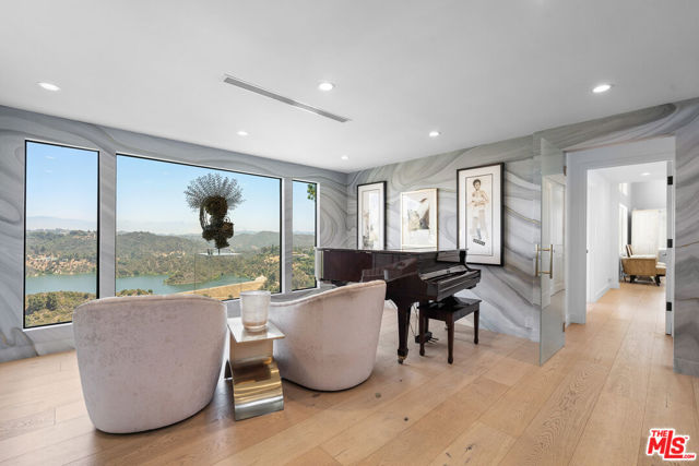 1962 Stradella Road, Los Angeles CA: https://media.crmls.org/mediaz/90ff1fd6-e1e1-40b7-bbdd-8bf435cc306a.jpg
