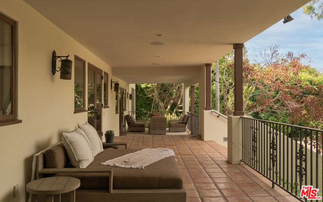 7046 Grasswood Avenue, Malibu CA: https://media.crmls.org/mediaz/90ff4c0f-252f-432b-8720-2fb932b21687.jpg