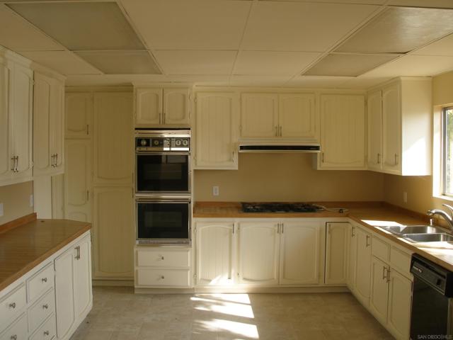 1576 Acheson Street, San Diego CA: https://media.crmls.org/mediaz/90ff5828-e962-4aae-ad22-2208916906da.jpg