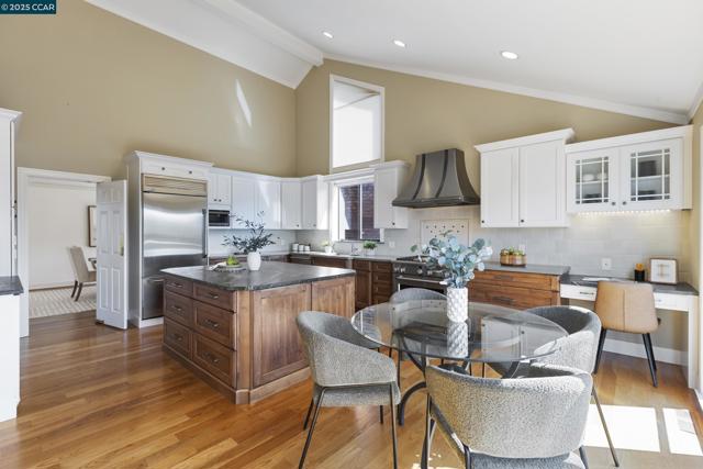 25 Watchwood Ct, Orinda CA: https://media.crmls.org/mediaz/90ff6172-6634-4127-b6d6-8fa05f5d9e18.jpg