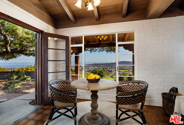 98 Loma Media Road, Santa Barbara CA: https://media.crmls.org/mediaz/90ff9237-5994-44ce-916e-4cc78ee3169d.jpg
