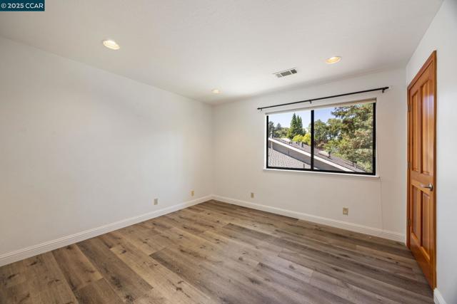 1834 Ivanhoe Ave, Lafayette CA: https://media.crmls.org/mediaz/90ffbc4f-d89a-45b4-9f1c-76e687e34fdf.jpg