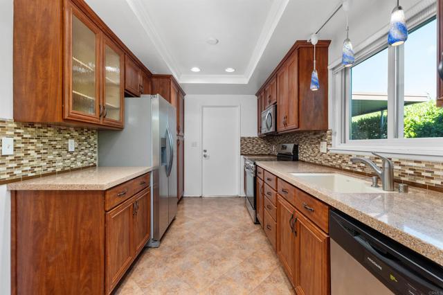 Detail Gallery Image 11 of 31 For 16866 Acebo Drive, San Diego,  CA 92128 - 4 Beds | 2 Baths