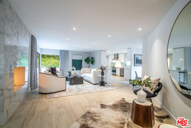 1922 N Beverly Place, Beverly Hills CA: https://media.crmls.org/mediaz/90fff89c-d612-49bb-a2f9-b8db27b74782.jpg