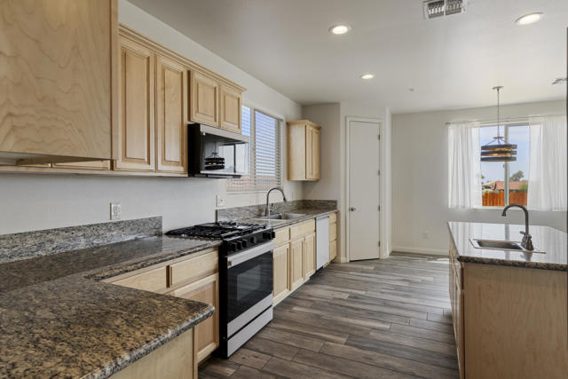 8680 Monument View Drive, Yucca Valley CA: https://media.crmls.org/mediaz/91004124-49b9-429e-aa9f-9630eea3d5d9.jpg
