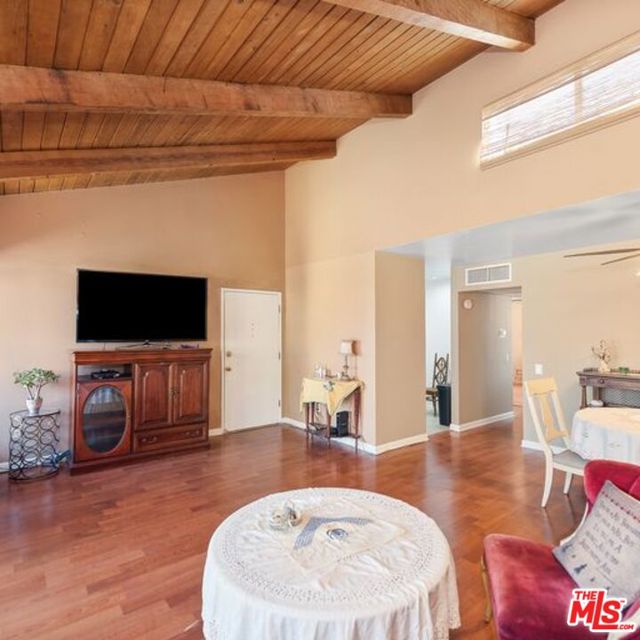 18350 Hatteras Street, 262 photo 6