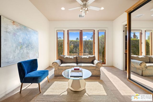 16 Villaggio Place, Rancho Mirage CA: https://media.crmls.org/mediaz/91011b31-58e2-4554-9a3f-71f968adf6b7.jpg