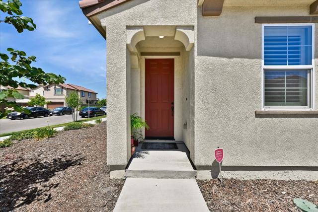 2466 Buzz Aldrin Way, Sacramento CA: https://media.crmls.org/mediaz/9101a034-bb08-49e5-982d-7786799914d9.jpg