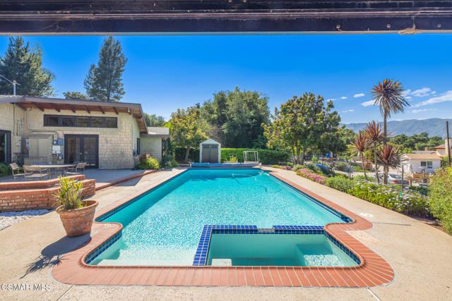 1585 Loma Drive, Ojai CA: https://media.crmls.org/mediaz/9101e71d-c1f2-43d5-b8b3-2f9597d217a3.jpg