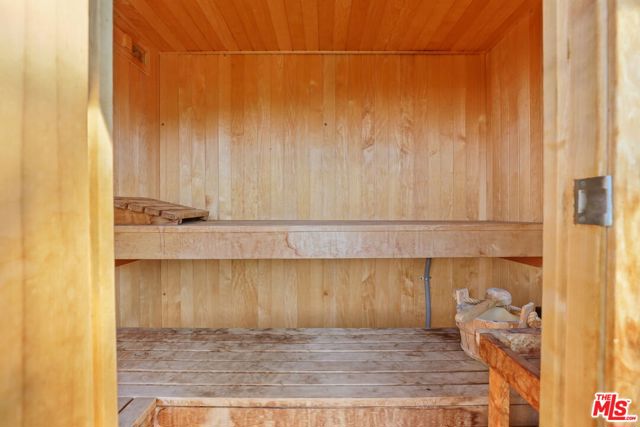 2835 Oak Point Drive, Los Angeles CA: https://media.crmls.org/mediaz/9101e792-4d36-41d0-9cb2-3f1f23d4e170.jpg