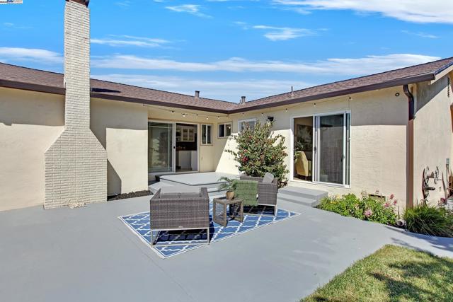 35573 Purcell Pl, Fremont CA: https://media.crmls.org/mediaz/91022e0a-15f6-4eb0-acf0-6b0a241f231a.jpg