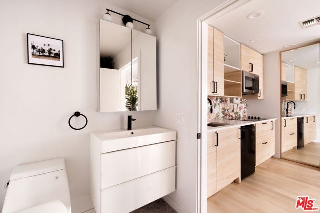 2913 Dell Avenue, Venice CA: https://media.crmls.org/mediaz/9102dc5f-cbd2-4b3f-bcab-6b752e9c3d2b.jpg