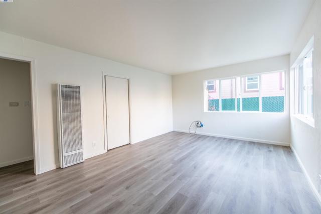 1815 Fairview St, Berkeley CA: https://media.crmls.org/mediaz/9102f520-dd26-4afc-8021-ea13e879ba01.jpg
